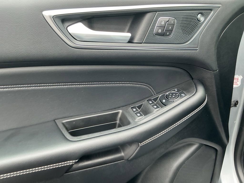 Used 2024 Ford Edge Titanium image 11