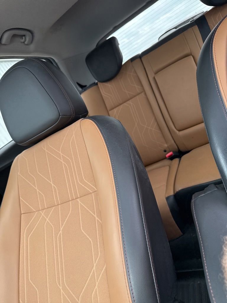 Used 2019 Chevrolet Trax LT w/ Sun & Sound Package FWD image 8