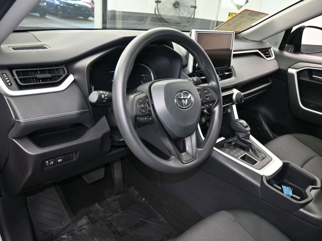 Used 2025 Toyota RAV4 XLE image 10