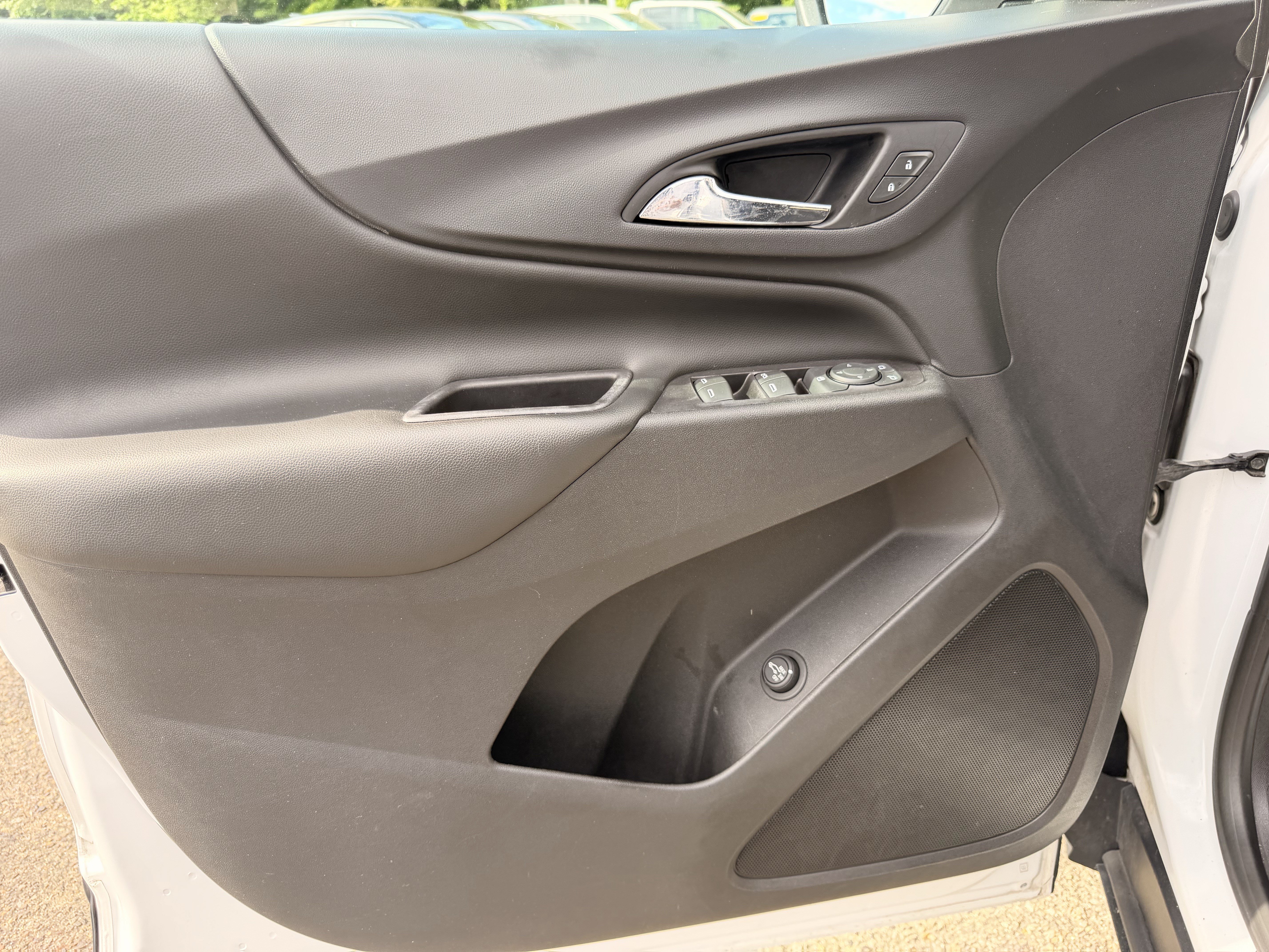 Used 2019 Chevrolet Equinox LT FWD image 12