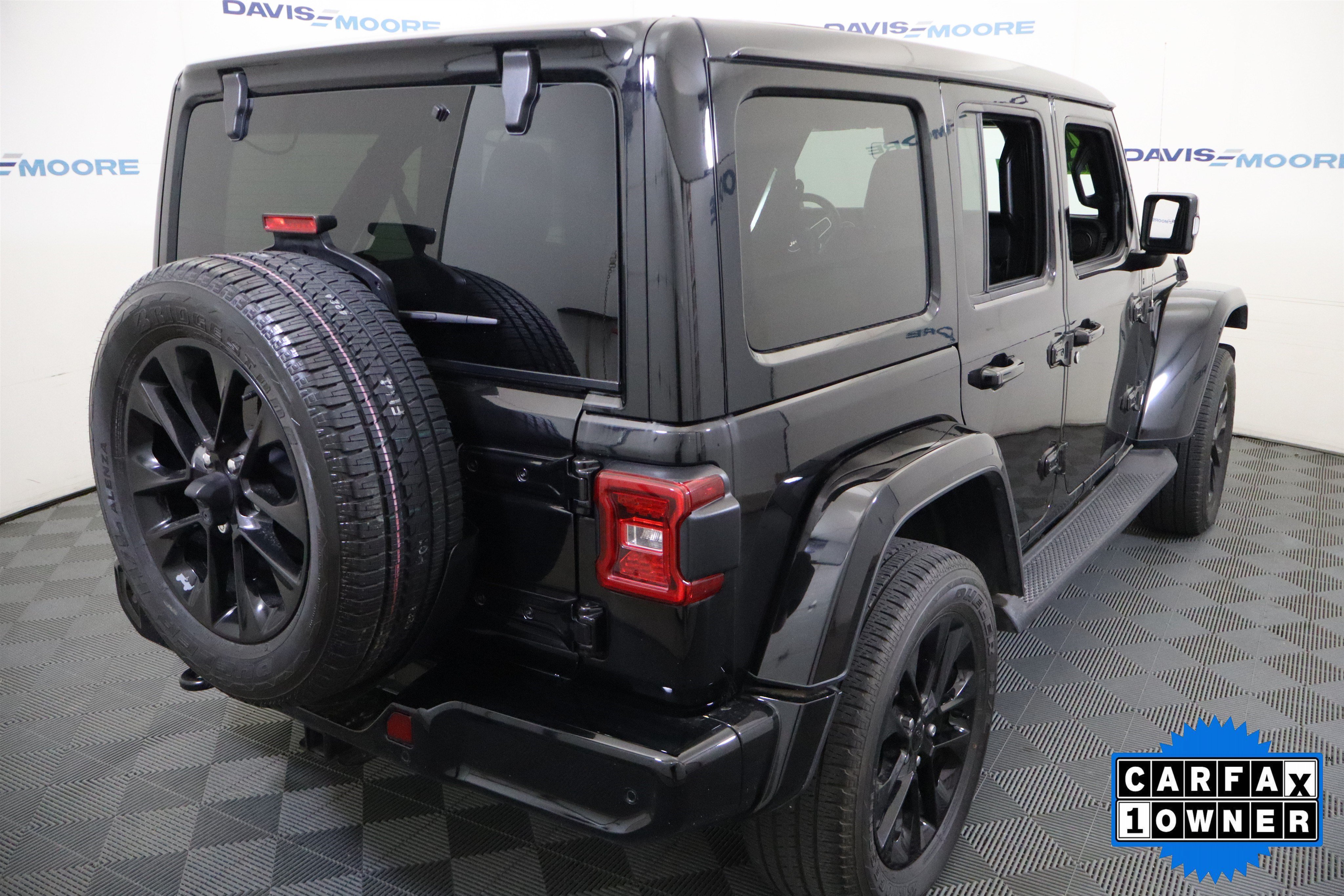 Used 2022 Jeep Wrangler Unlimited Sahara AWD/4WD image 6