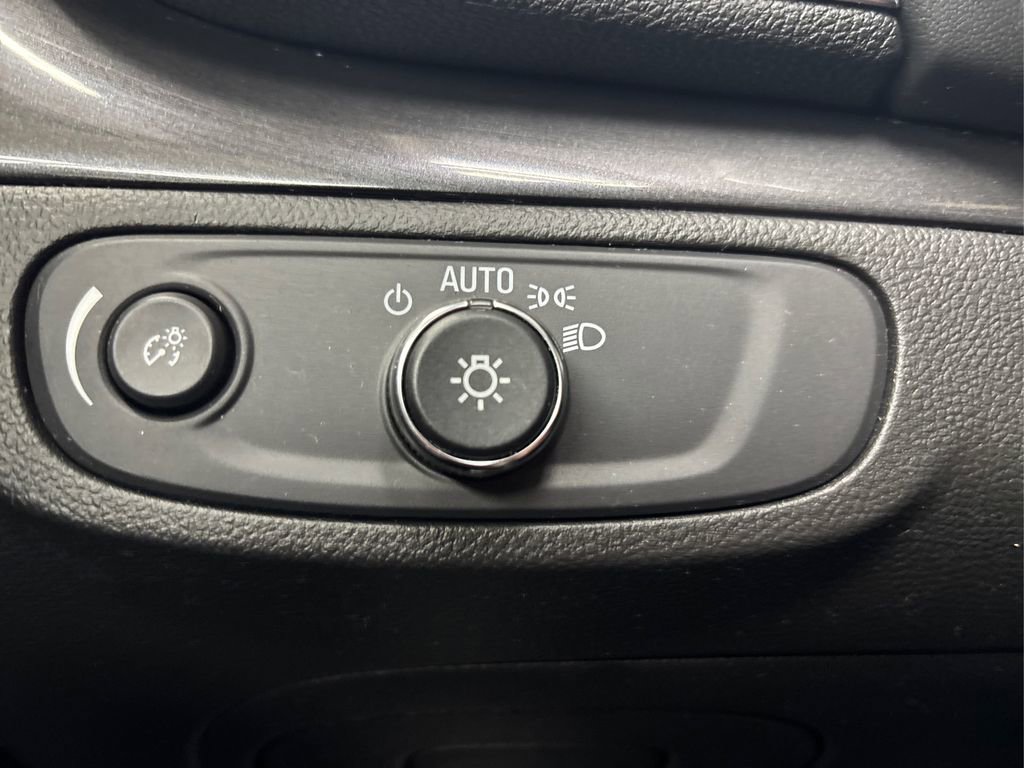 Used 2022 Buick Encore Preferred w/ Safety Package image 24