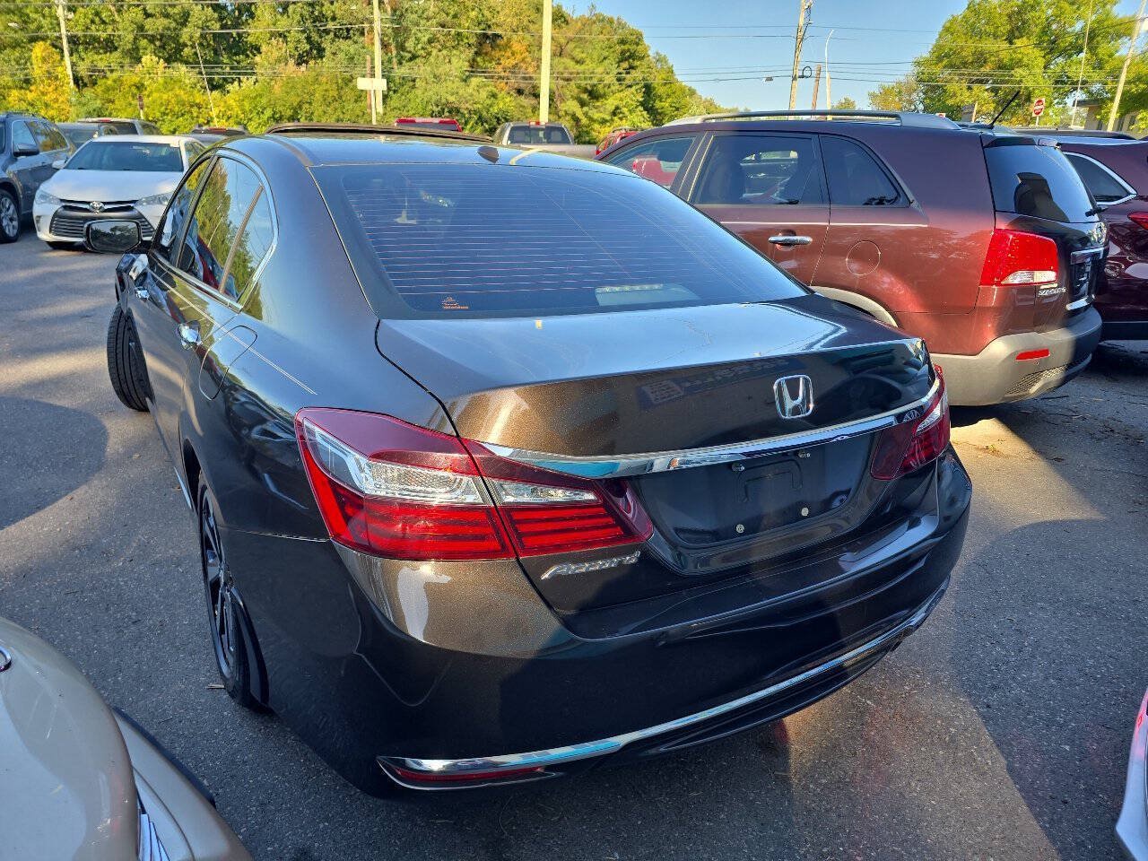 Used 2016 Honda Accord EX image 5
