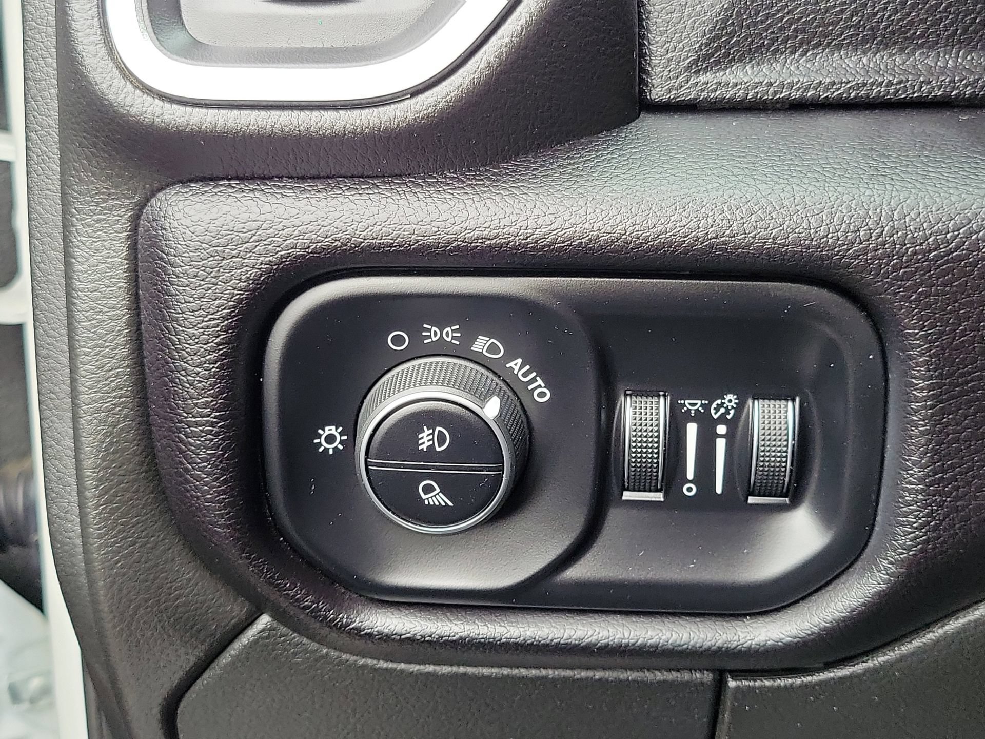 Certified 2024 RAM 2500 Laramie w/ Safety Group AWD/4WD image 8