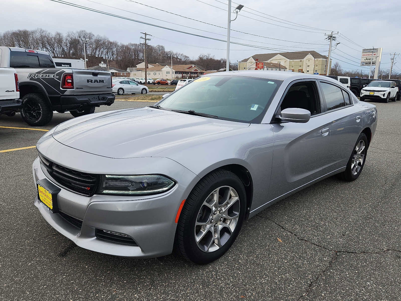 Used 2016 Dodge Charger SXT image 3