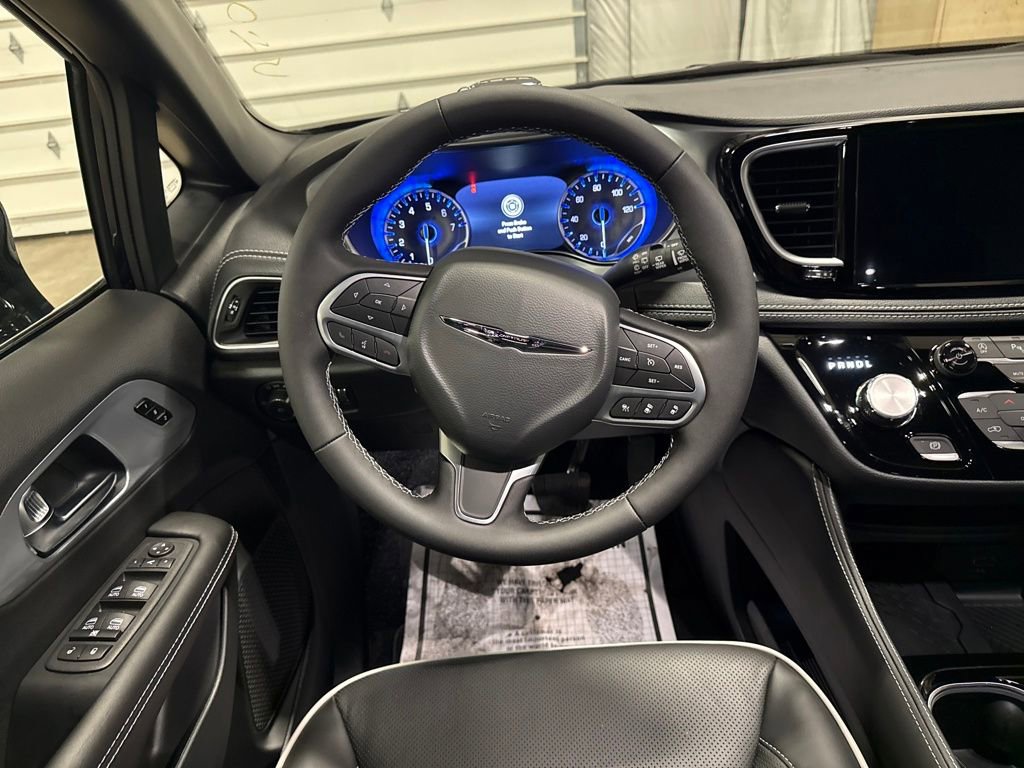 New 2026 Chrysler Pacifica Limited image 13