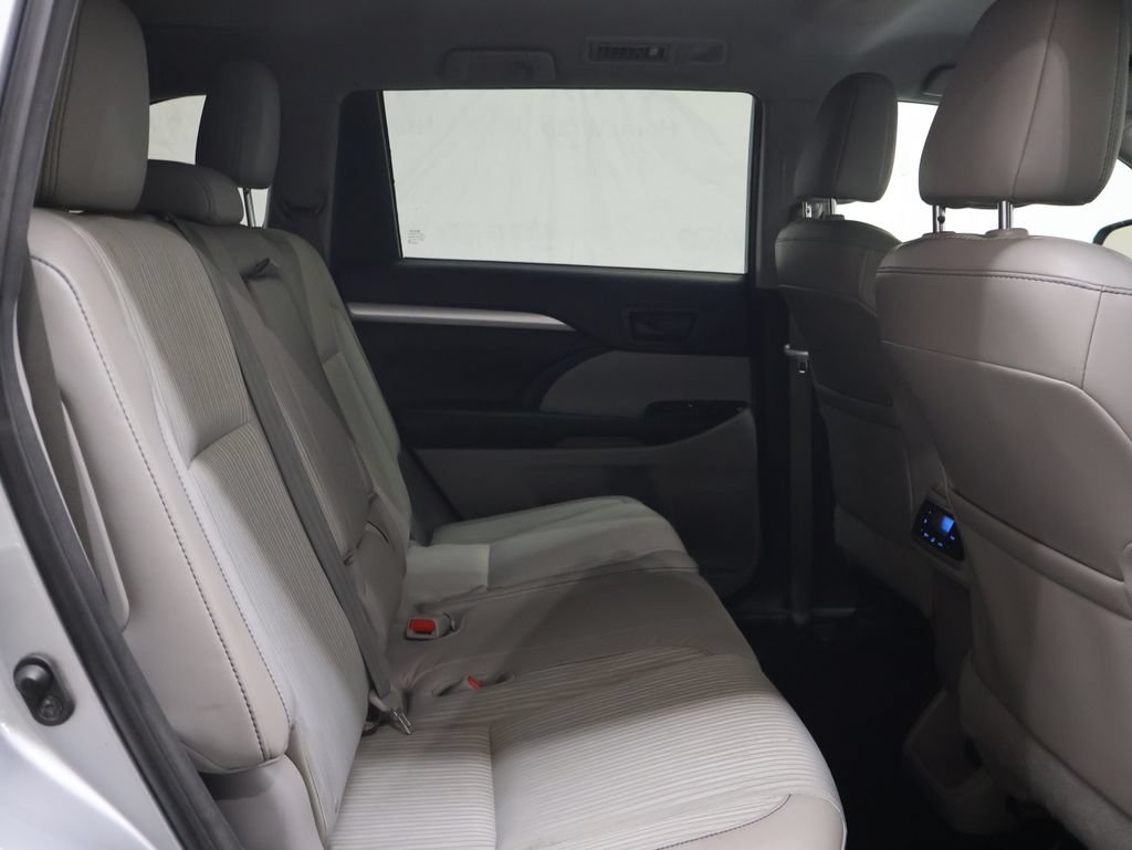 Used 2016 Toyota Highlander Plus AWD/4WD image 12