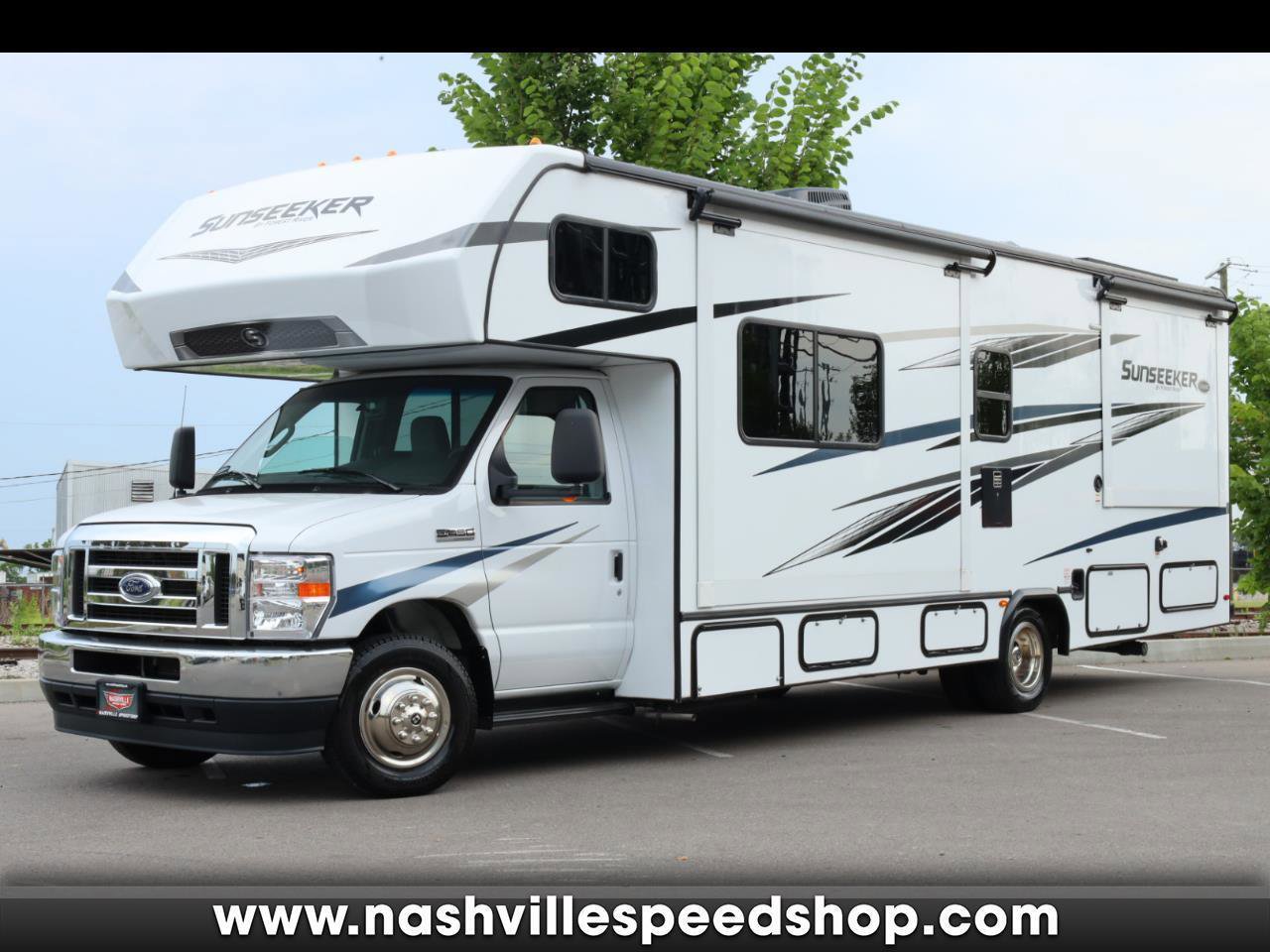 Used 2022 Ford E-450 and Econoline 450 Super Duty w/ Motorhome Prep Package RWD image 1