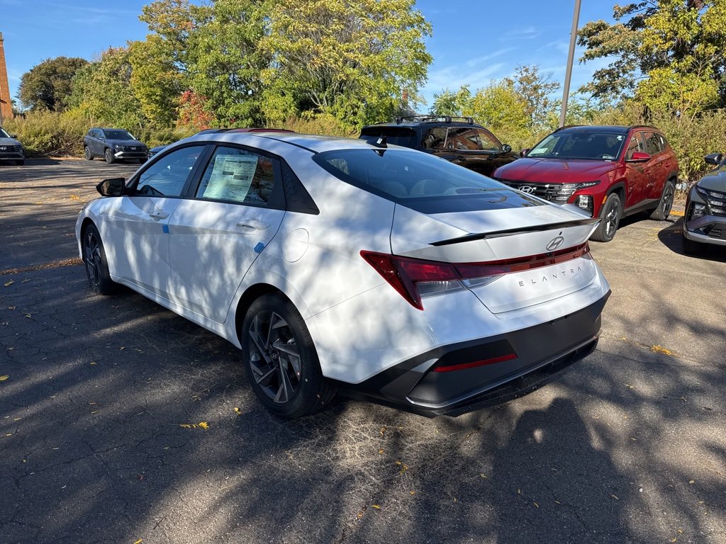 New 2025 Hyundai Elantra Sport image 5