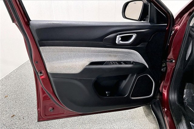 Used 2022 Jeep Compass Latitude image 21