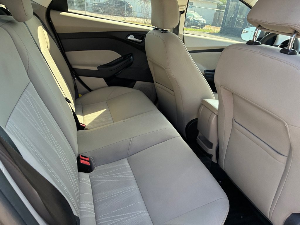 Used 2016 Ford Focus SE FWD image 17