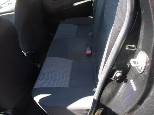 Used 2015 Toyota Yaris L image 7