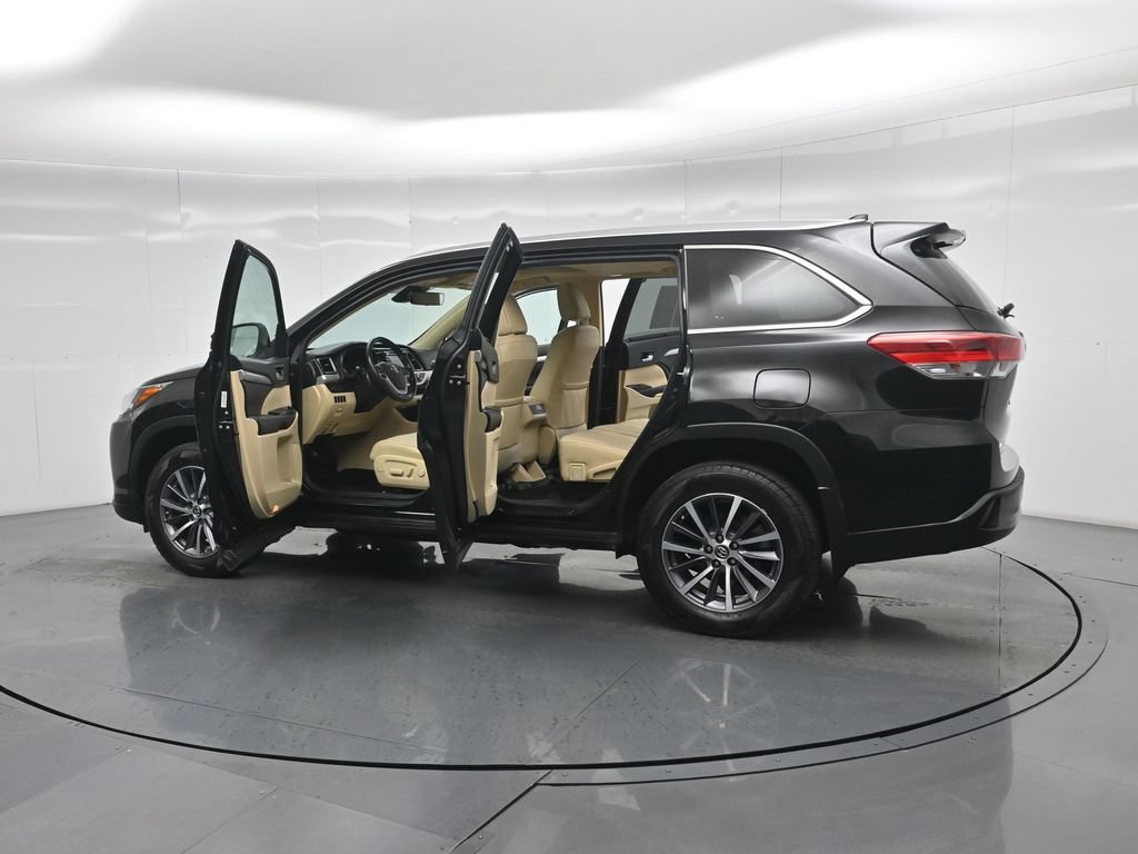 Used 2018 Toyota Highlander XLE AWD/4WD image 37