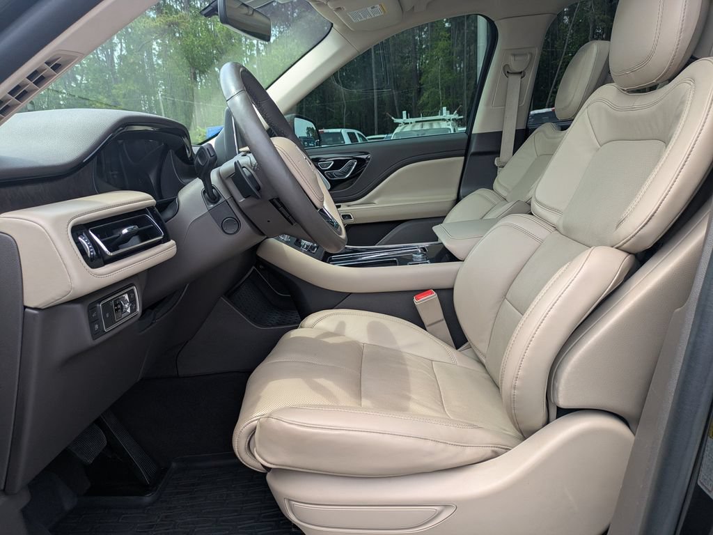 Used 2022 Lincoln Aviator Grand Touring w/ Equipment Group 301A AWD/4WD image 17
