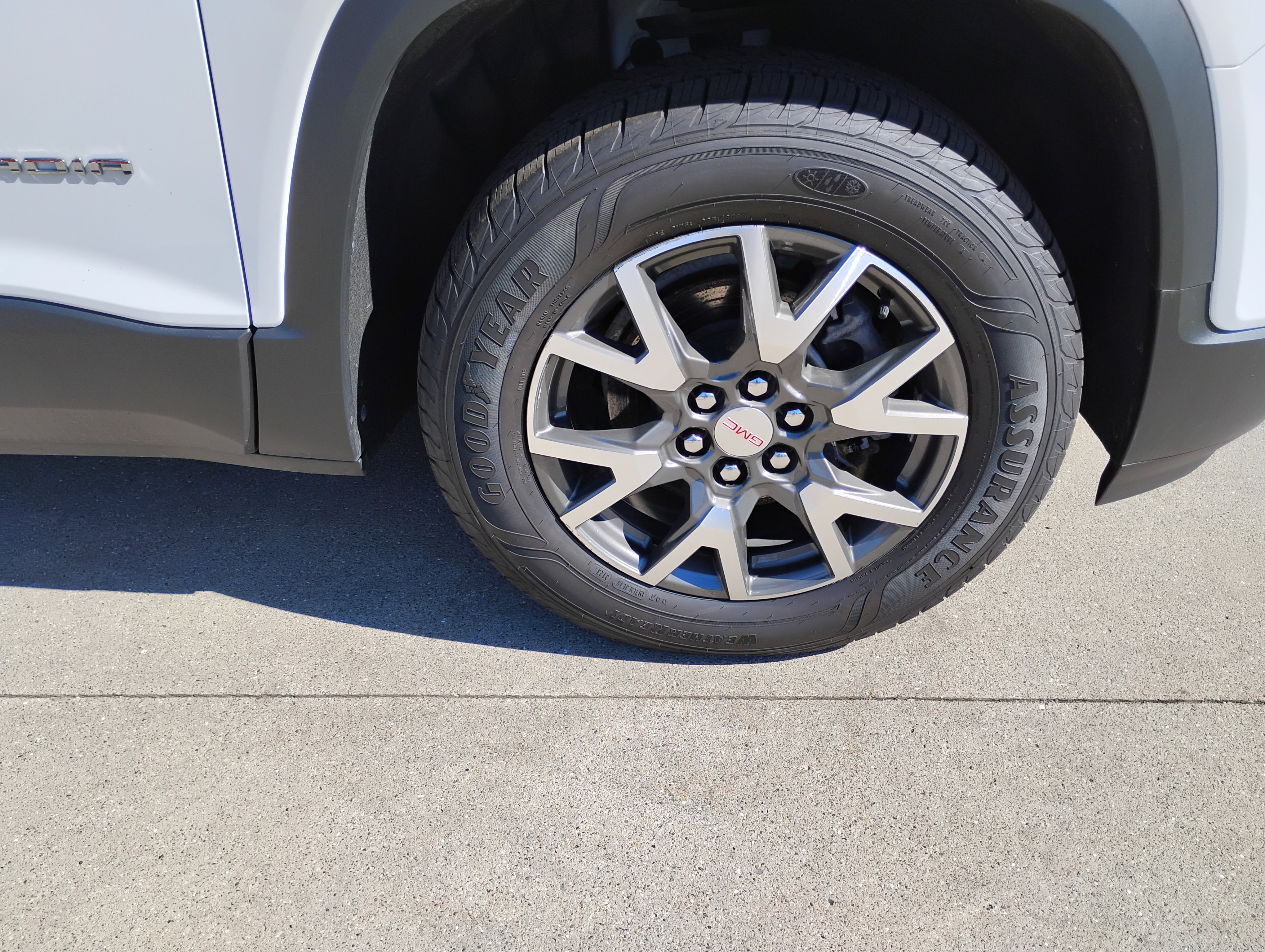 Used 2022 GMC Acadia SLE w/ Driver Convenience Package image 28