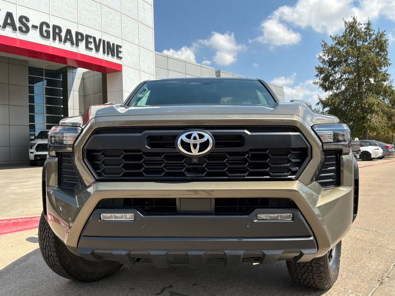 Used 2024 Toyota Tacoma TRD Off-Road w/ TRD Off Road Premium Package AWD/4WD image 3