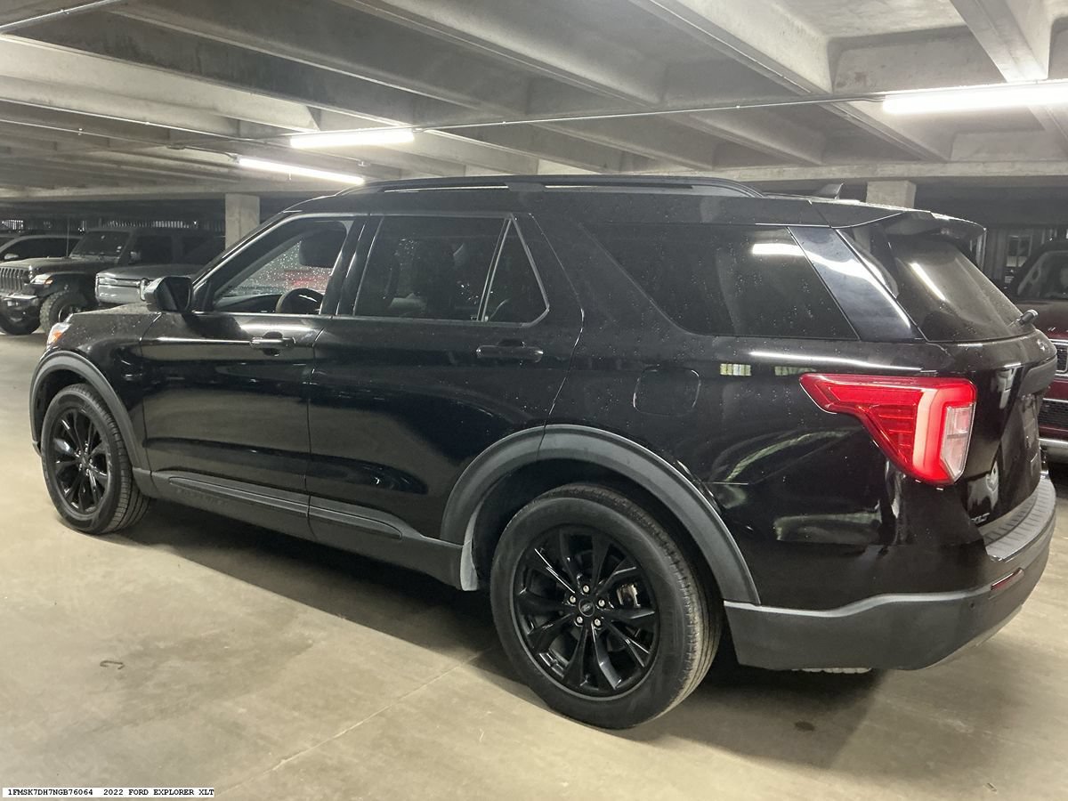 Used 2022 Ford Explorer XLT w/ Equipment Group 202A RWD image 5