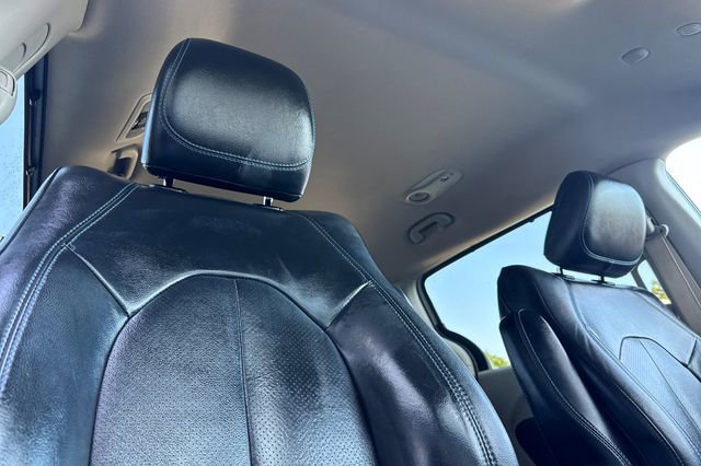 Used 2021 Chrysler Pacifica Touring-L FWD image 21
