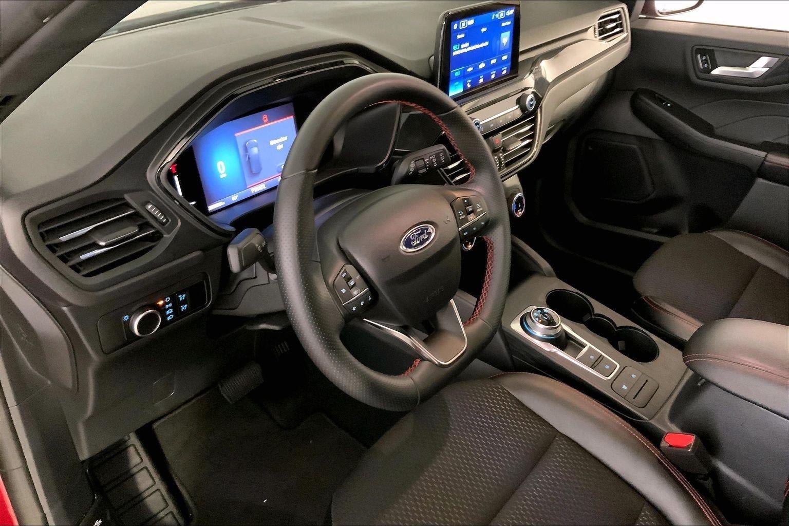 Used 2025 Ford Escape ST-Line FWD image 14
