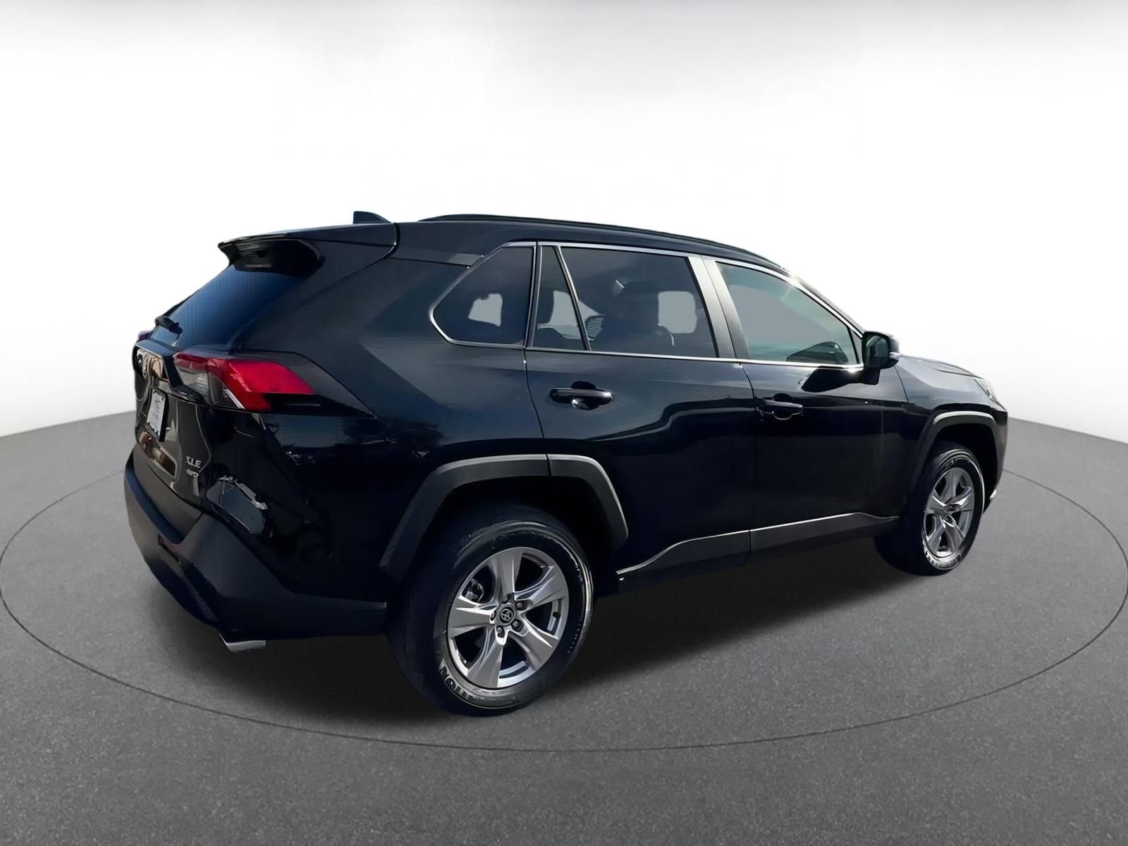 Used 2025 Toyota RAV4 XLE image 14