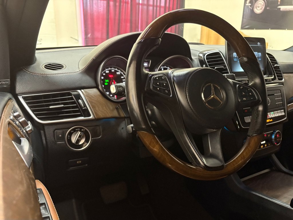 Used 2017 Mercedes-Benz GLS 550 4MATIC image 11