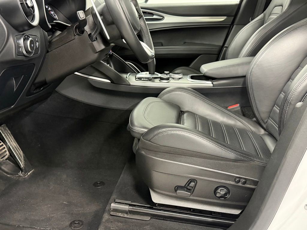 Used 2023 Alfa Romeo Stelvio Veloce image 14