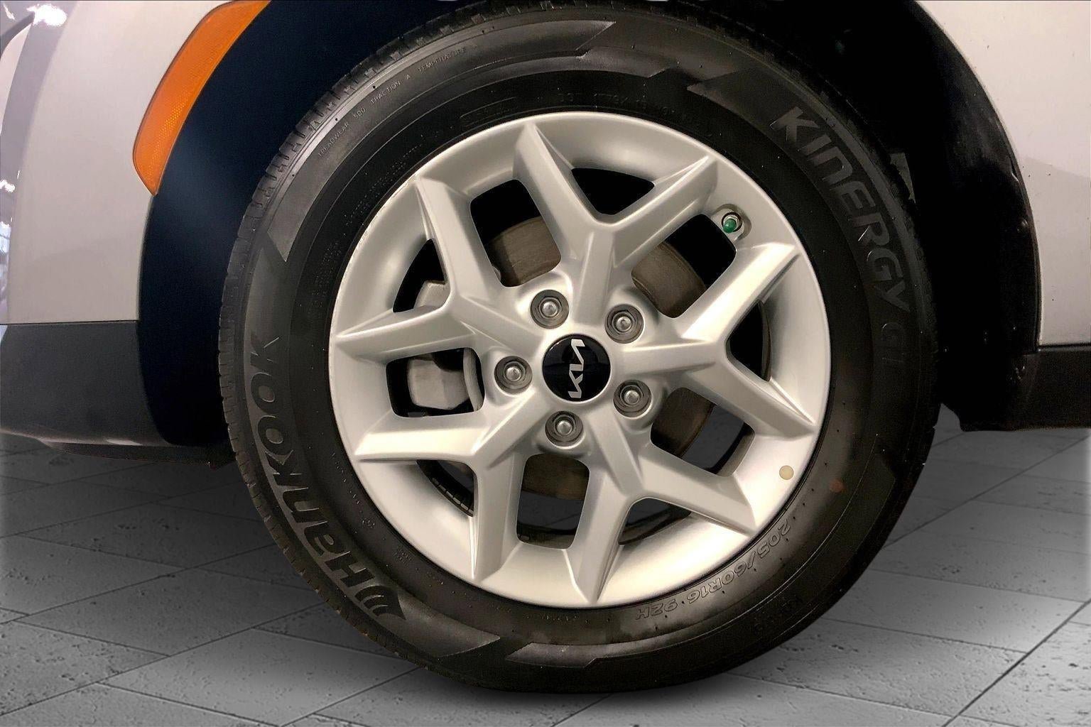 Certified 2025 Kia Soul LX image 9