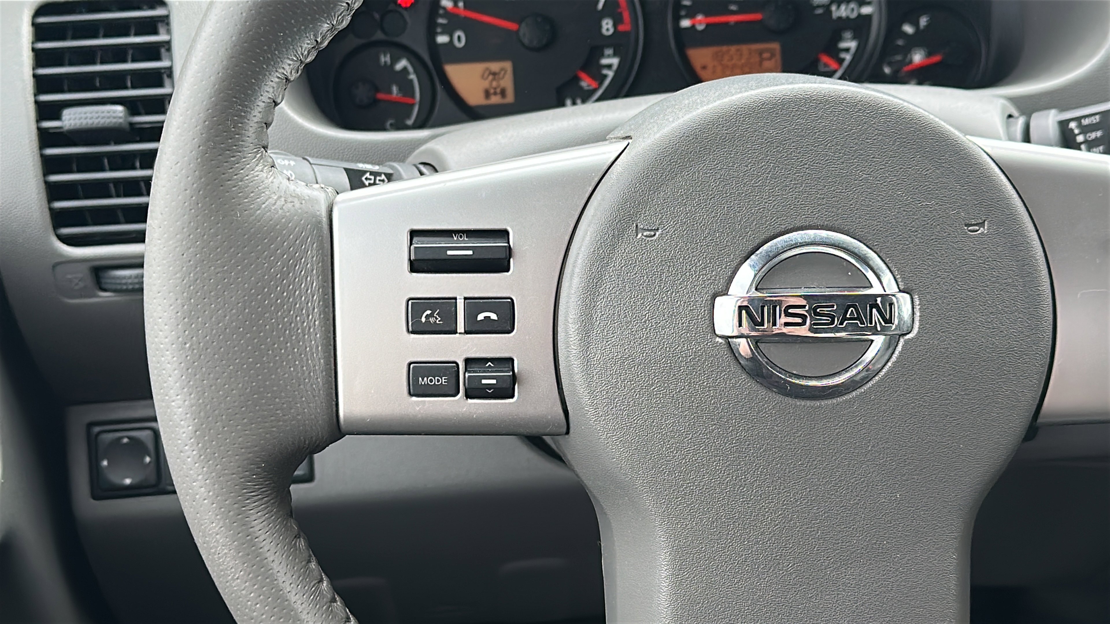 Used 2018 Nissan Frontier SV w/ Value Truck Package AWD/4WD image 11