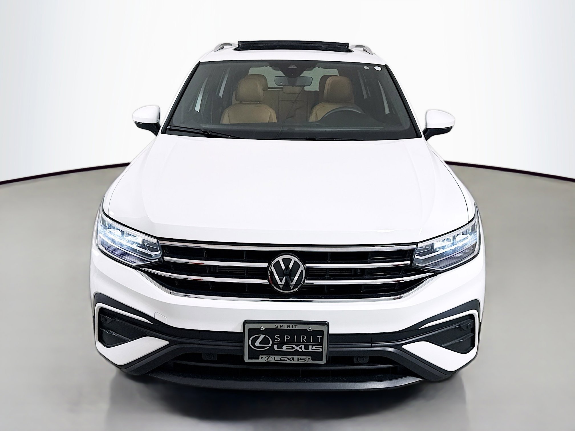 Used 2024 Volkswagen Tiguan SE image 2