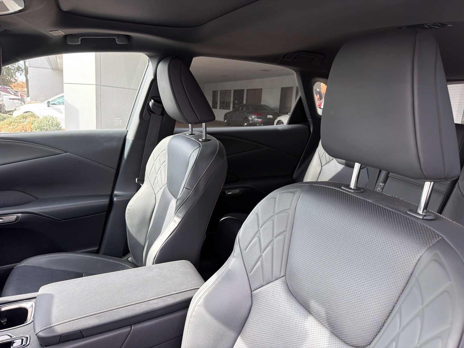 Used 2024 Lexus RX 350 Premium w/ Accessory Package (Z1) FWD image 6