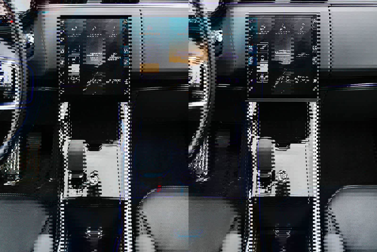 Used 2025 Land Rover Range Rover Sport image 12