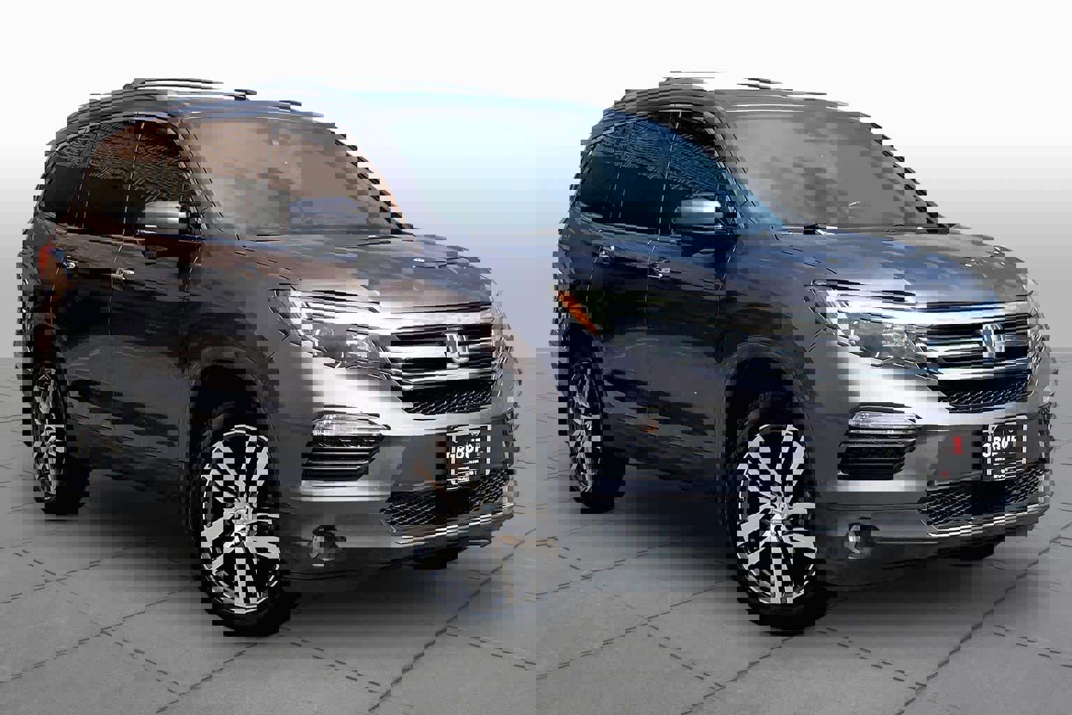 Used 2017 Honda Pilot Touring image 3