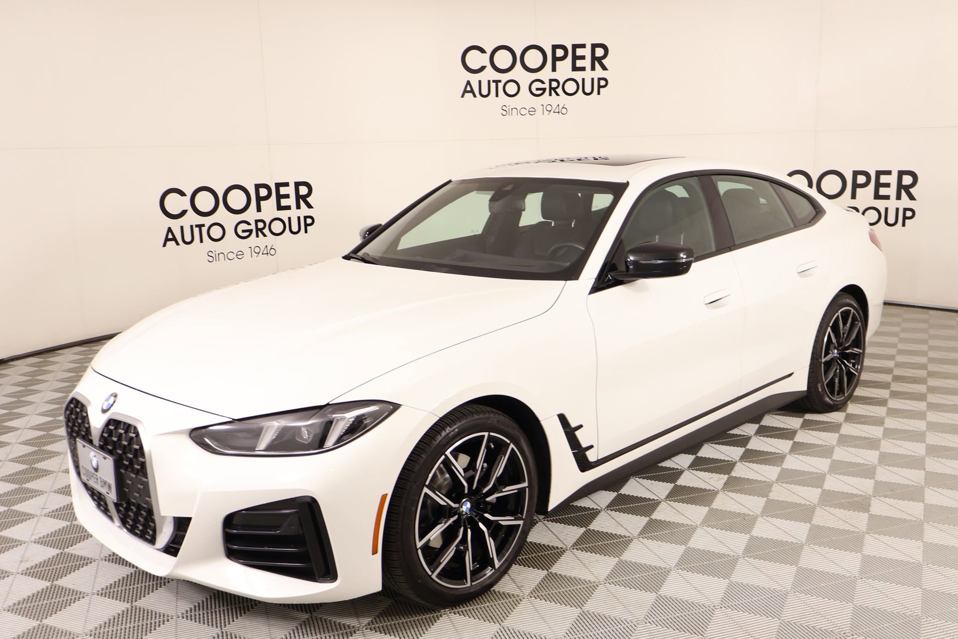 Used 2025 BMW 430i xDrive w/ M Sport Package image 11