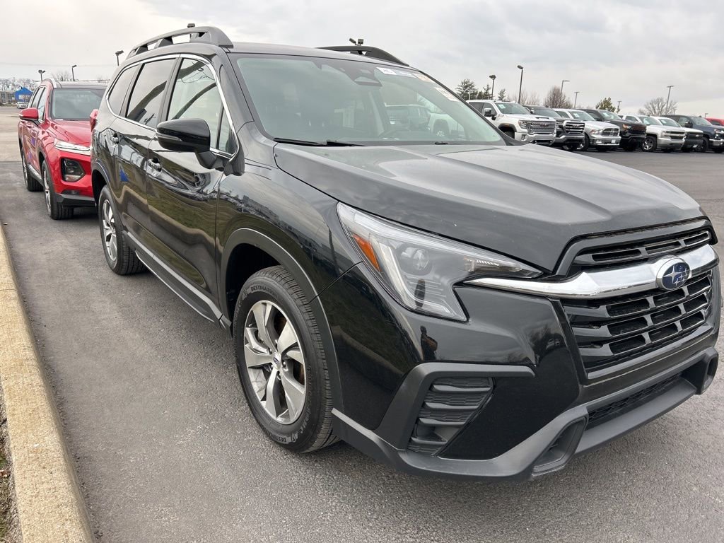 Used 2023 Subaru Ascent Premium image 2