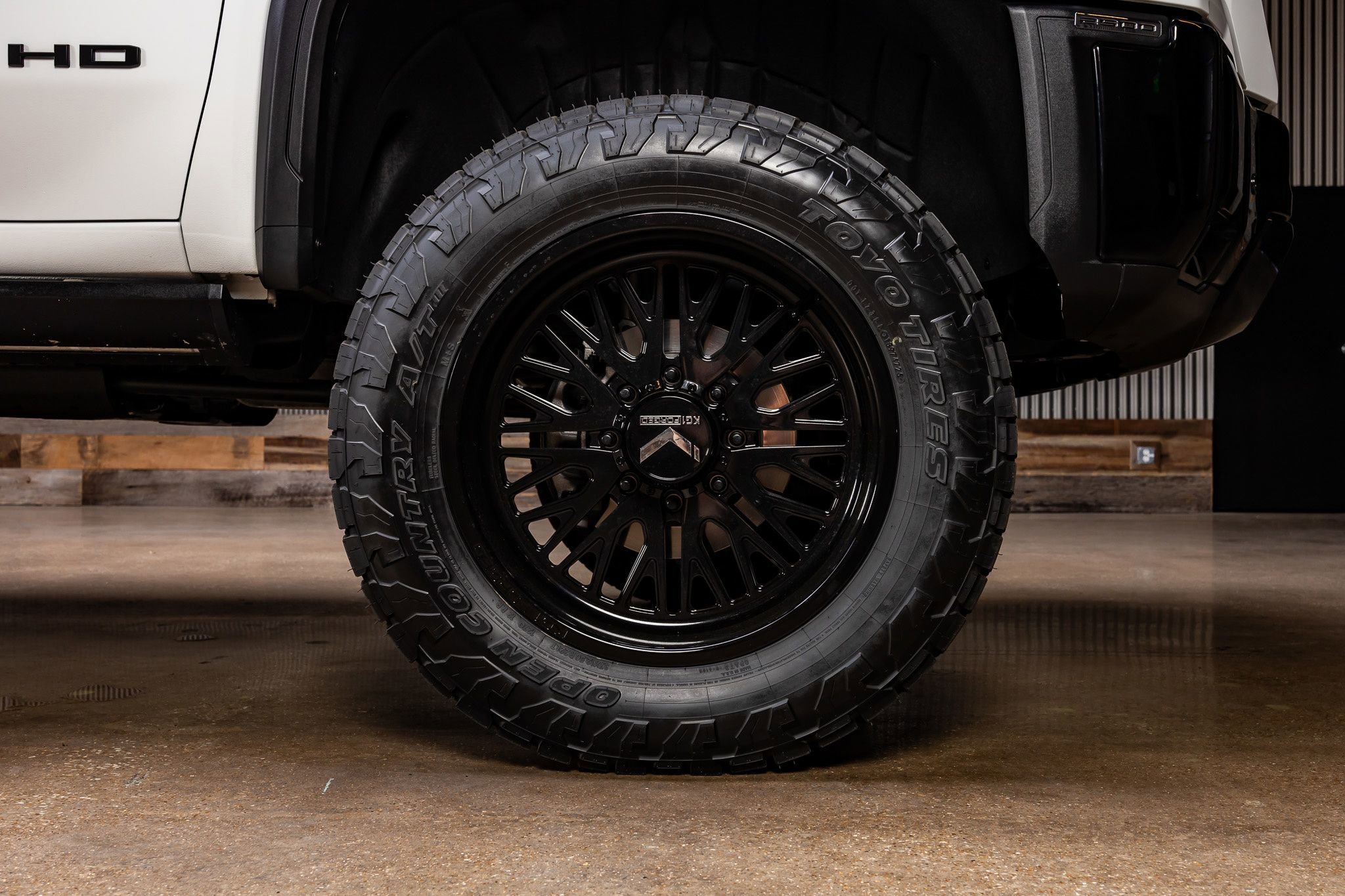 Used 2025 GMC Sierra 2500 AT4X image 12