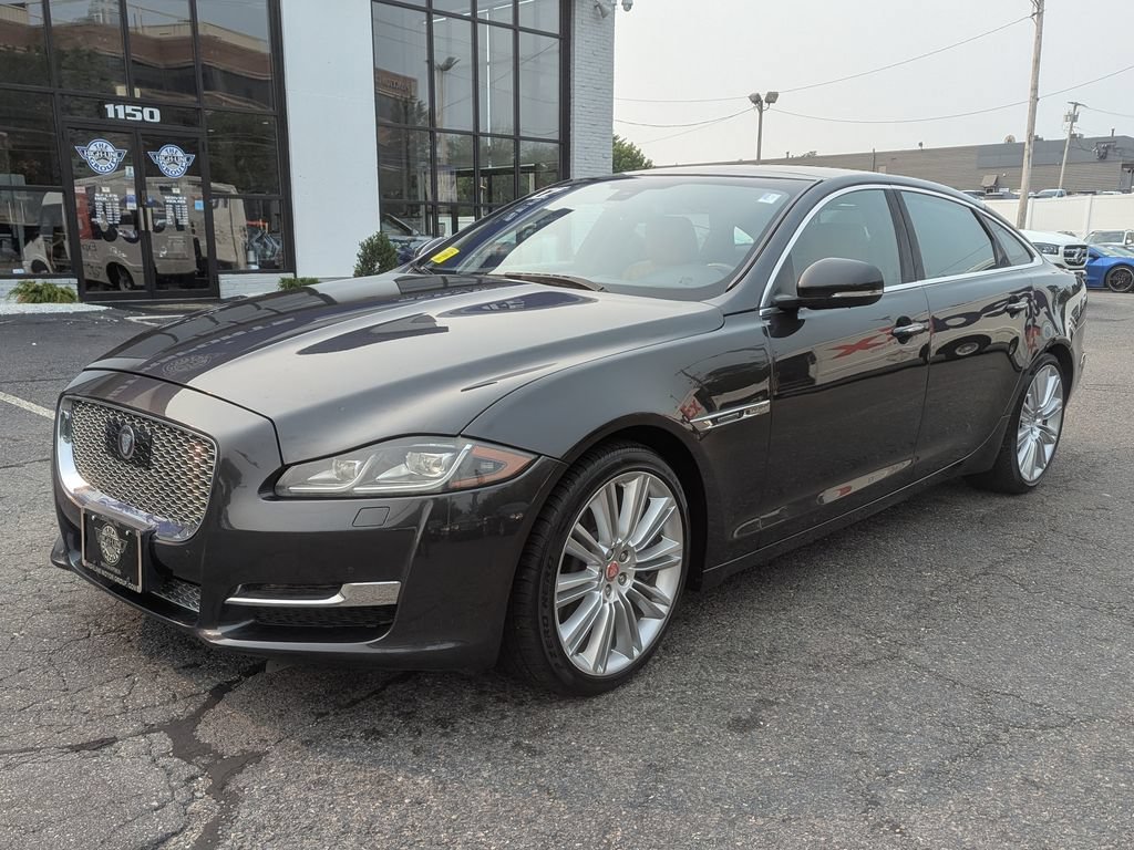 Used 2017 Jaguar XJ L Supercharged RWD image 2