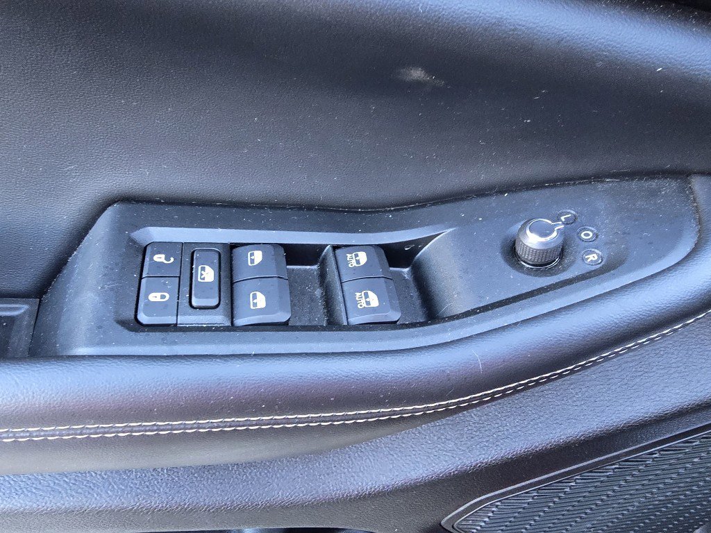 Used 2024 Jeep Grand Cherokee Laredo image 23