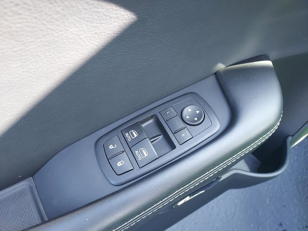 Used 2015 Dodge Challenger SRT Hellcat RWD image 19