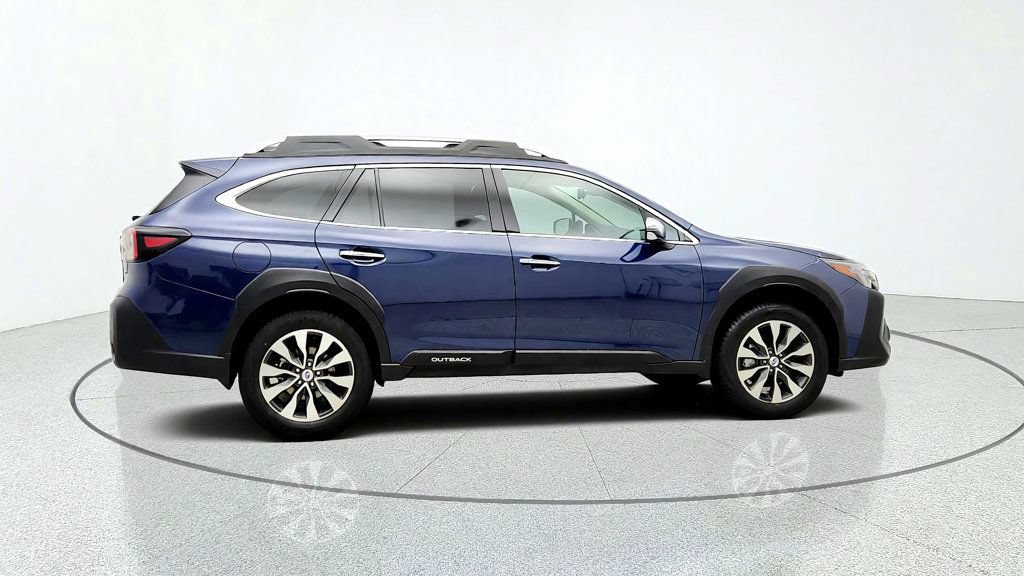 Used 2025 Subaru Outback Touring AWD/4WD image 4