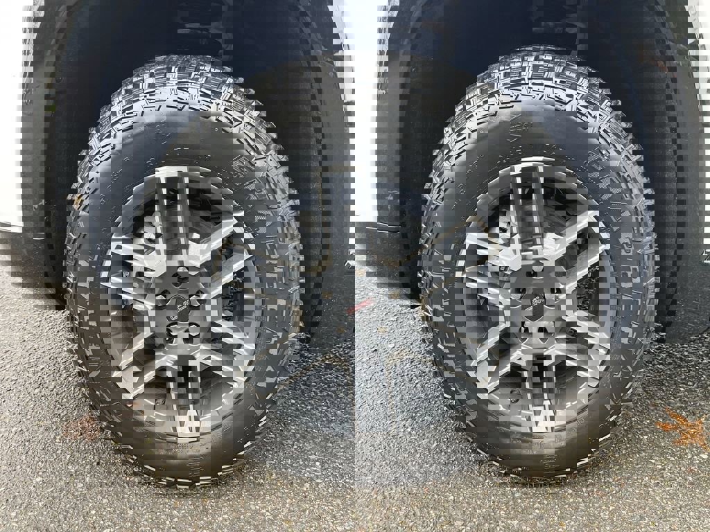 New 2026 GMC Terrain AT4 w/ Convenience Package III image 32