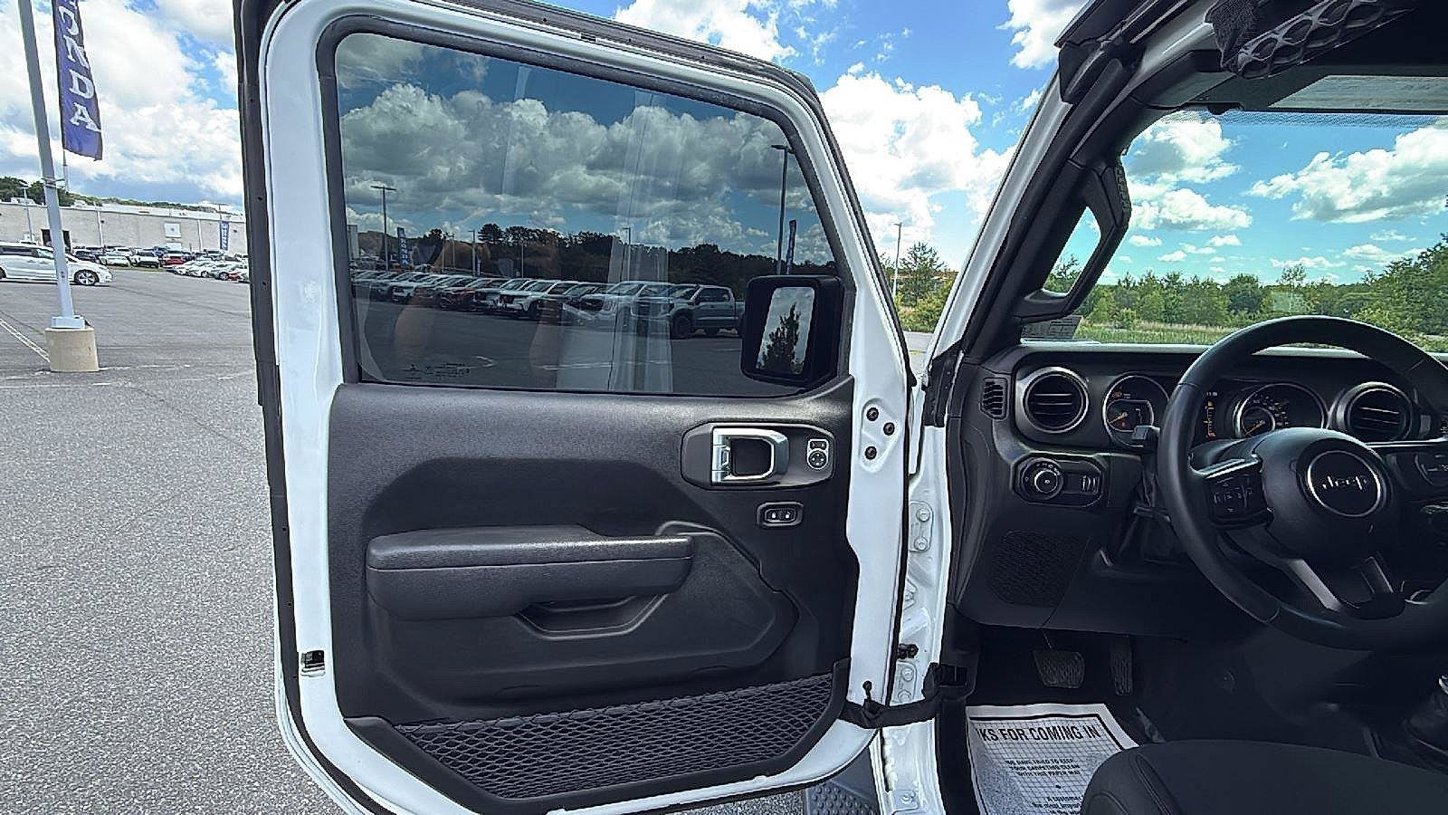 Used 2023 Jeep Wrangler Unlimited Sport AWD/4WD image 25