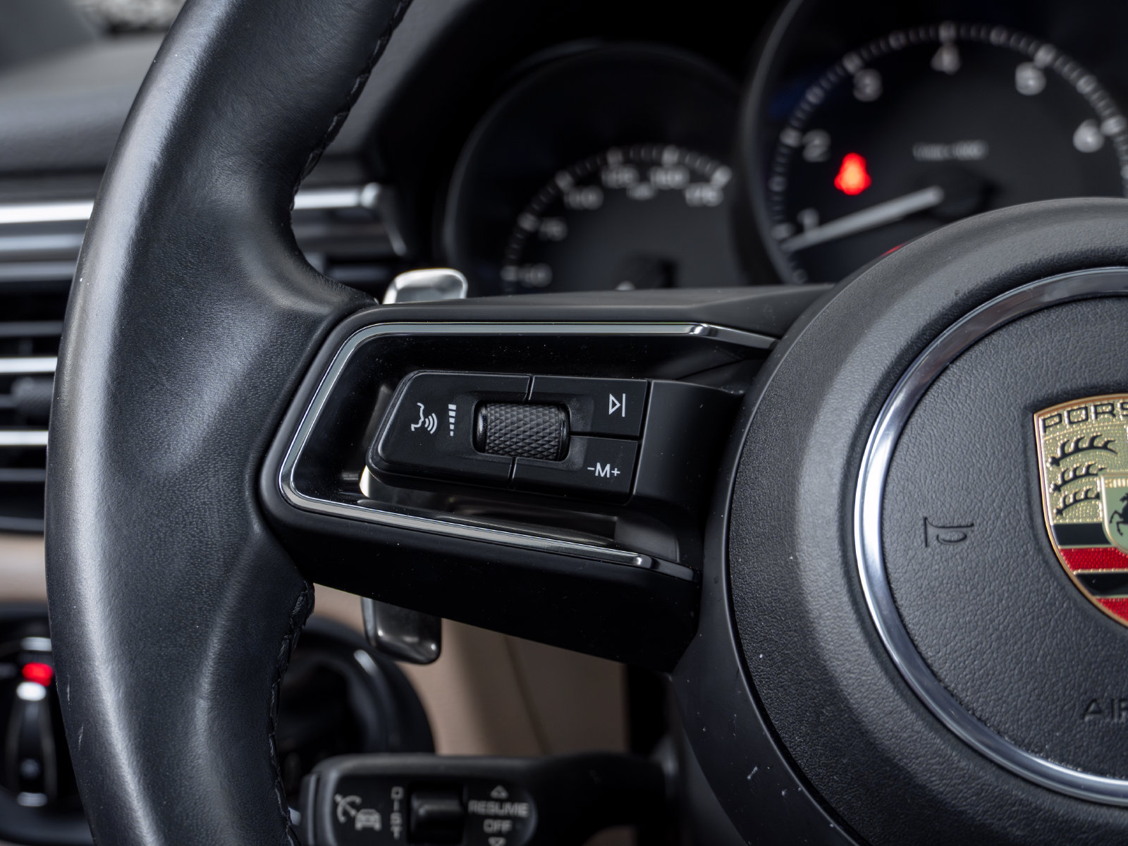 Certified 2023 Porsche Macan AWD/4WD image 29