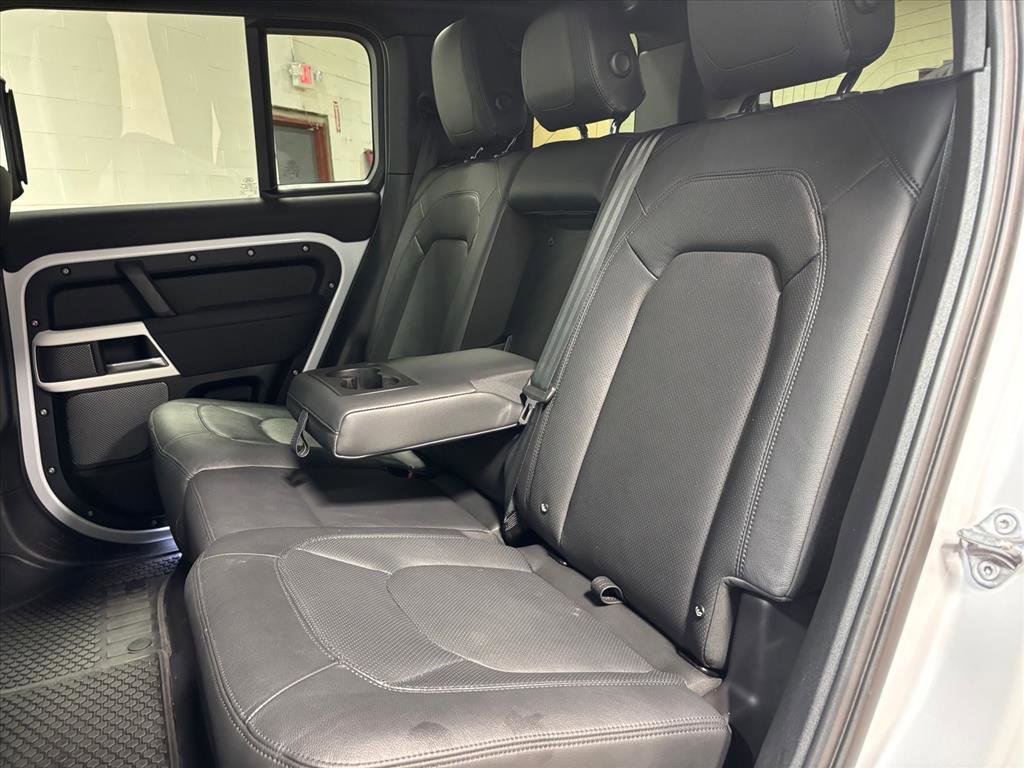 Used 2023 Land Rover Defender 110 SE image 24