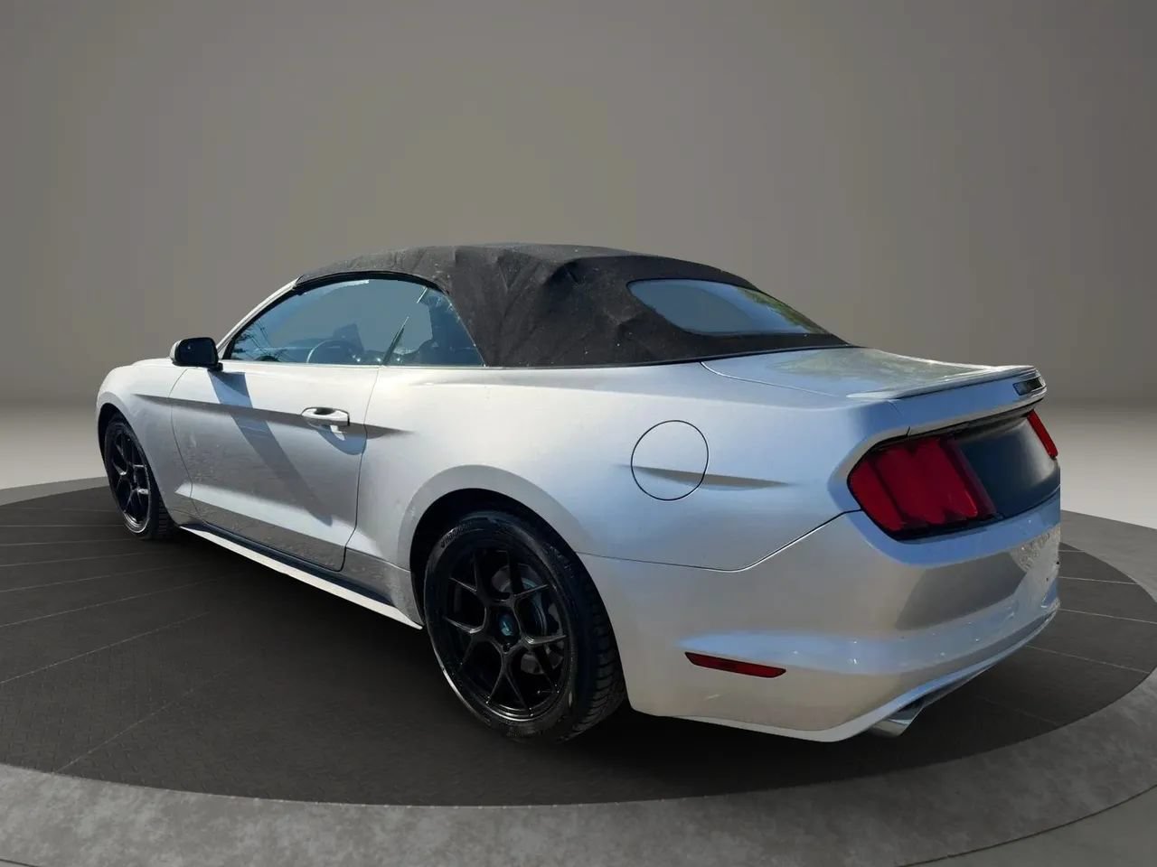 Used 2015 Ford Mustang Convertible w/ Equipment Group 051A RWD image 7