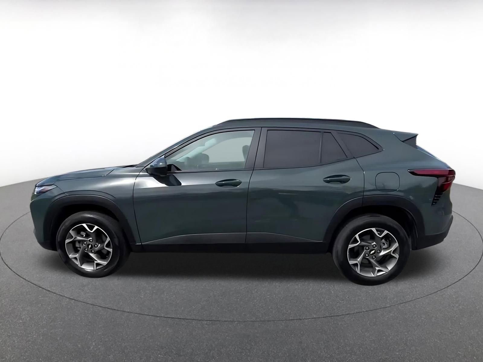 Used 2025 Chevrolet Trax LT image 9