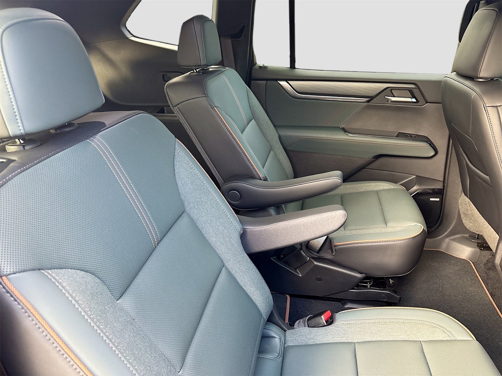 Used 2025 GMC Acadia AT4 image 29