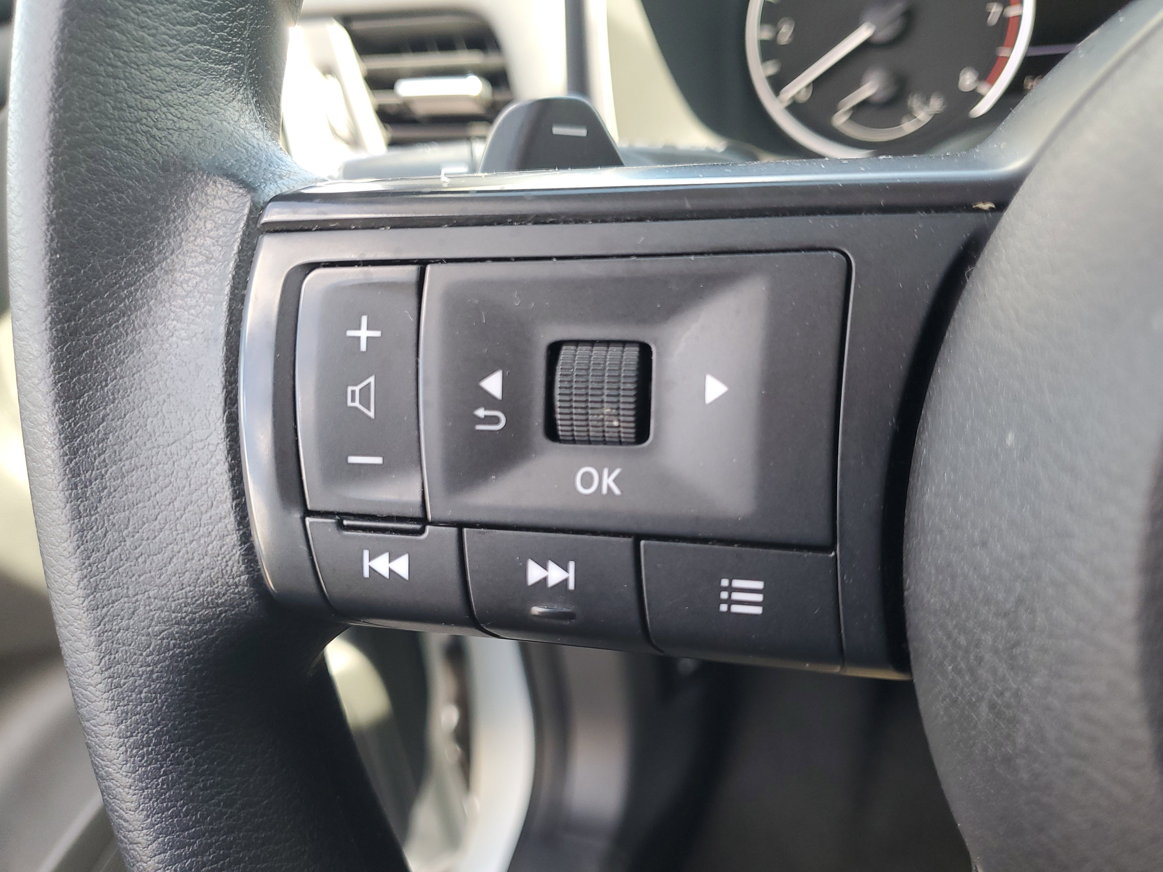 Used 2024 Nissan Rogue SV image 20