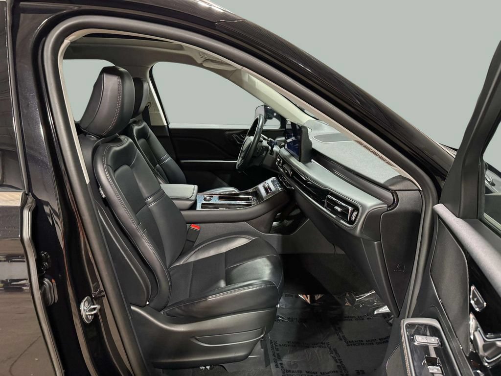 Certified 2025 Lincoln Aviator AWD image 27