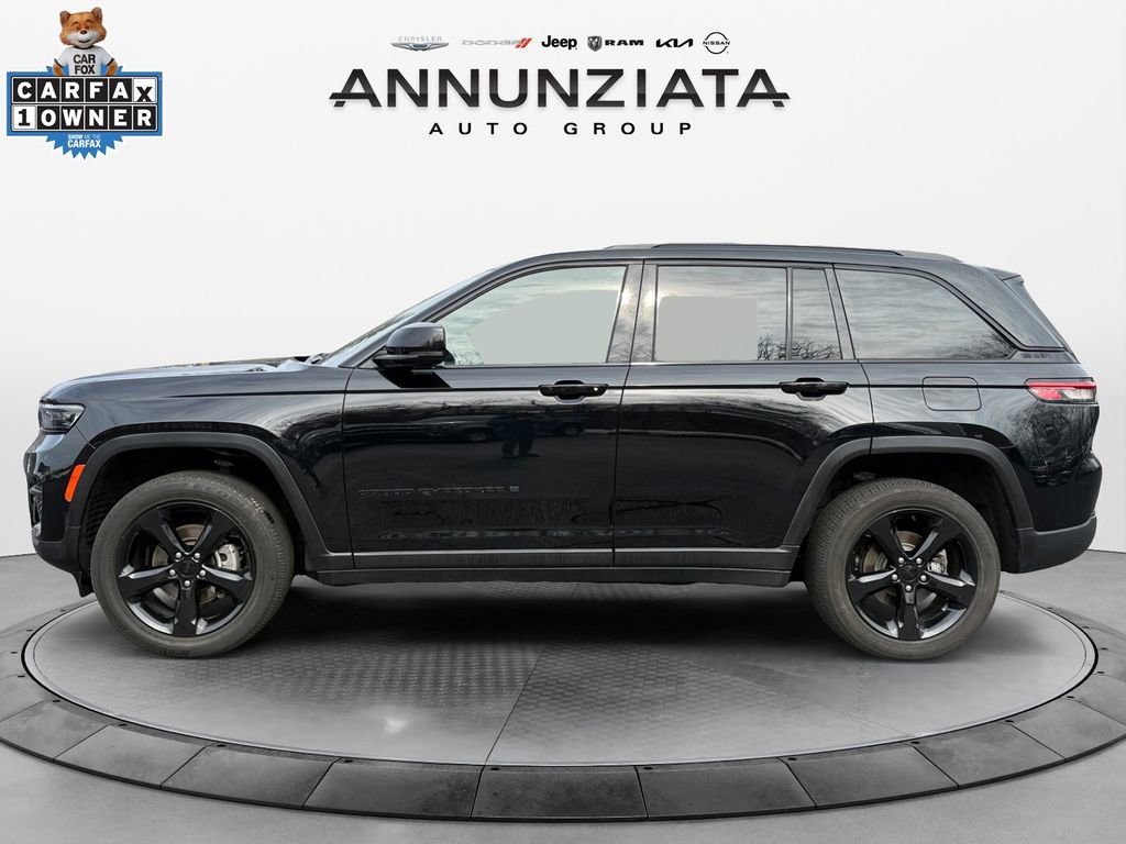 Used 2023 Jeep Grand Cherokee Altitude image 2