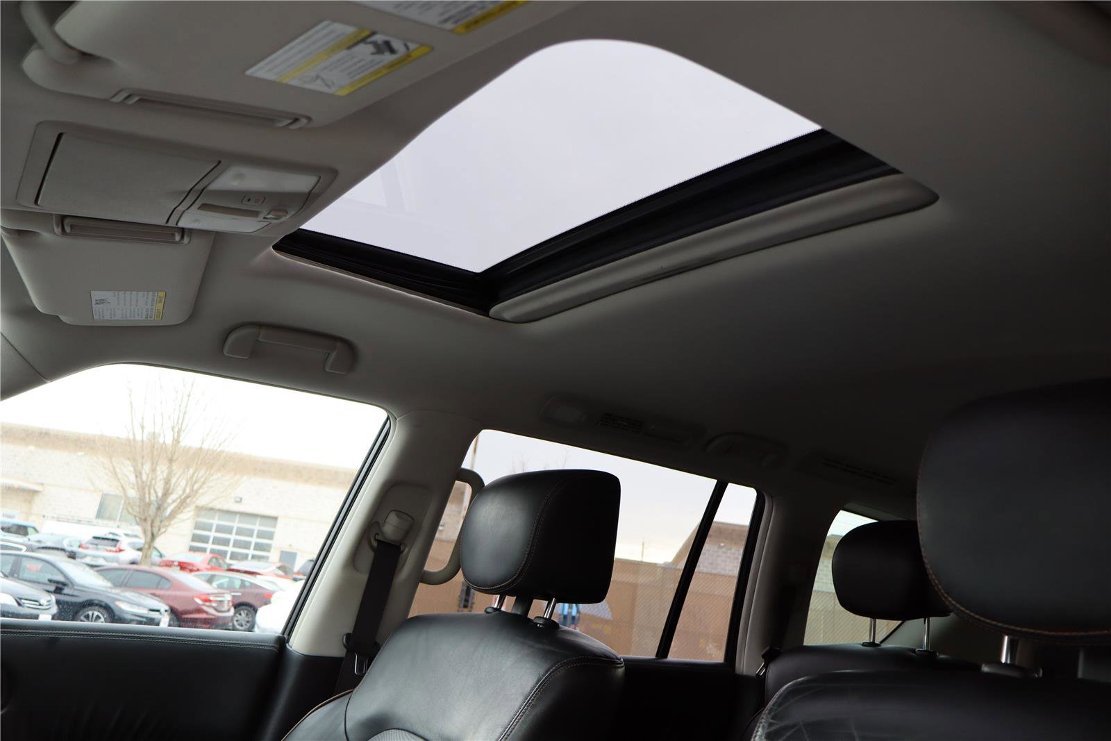 Used 2018 Nissan Armada Platinum w/ Interior Lighting Package image 23